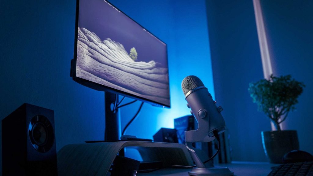 Technology & Gear for Senior Live Streaming Makes Watching TV Simple